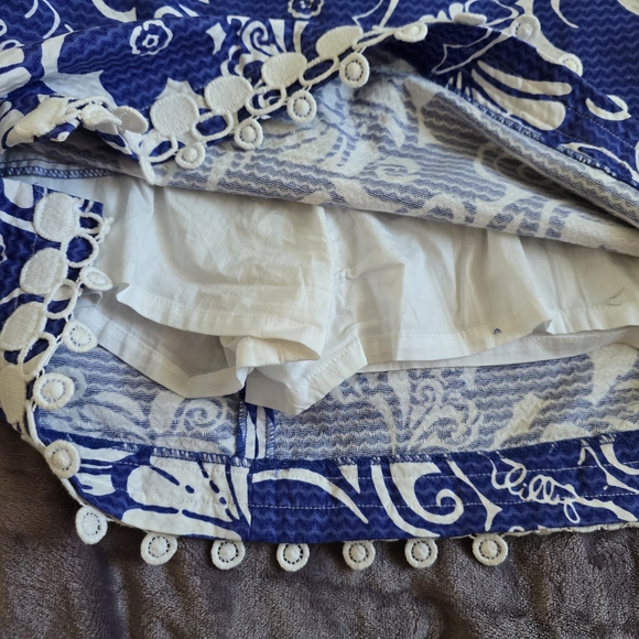 Lilly Pulitzer Navy and White Patterned Mini Skirt. - Picture 5 of 5
